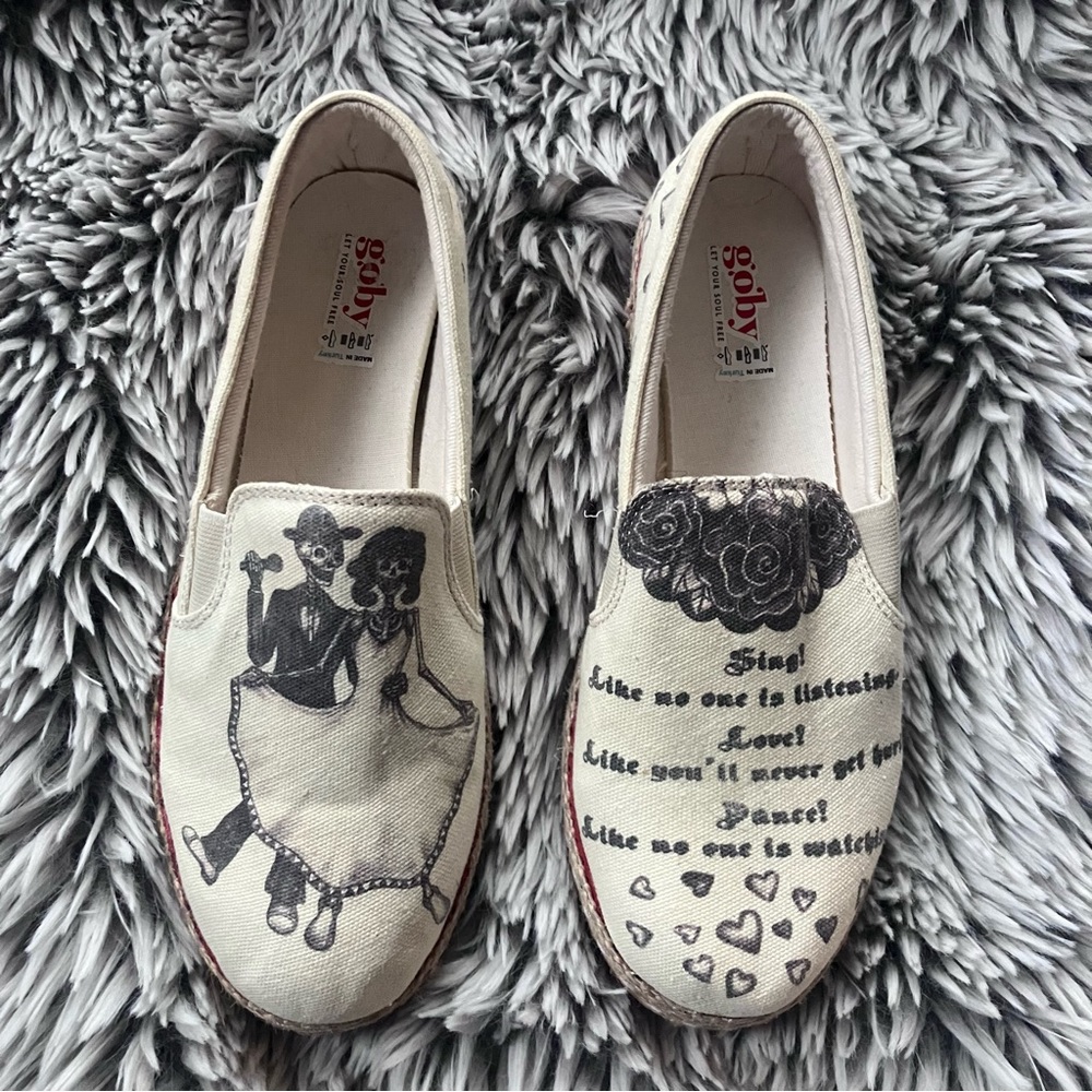 SALE 🏷️ Goby Size 5.5 Ivory Day of the Dead Slip On Forever Love Canvas NWOT